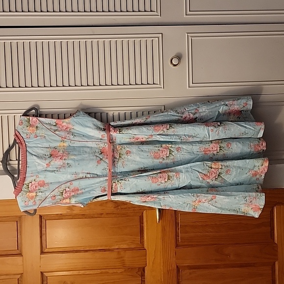 Floral Mini Dress - Picture 3 of 10